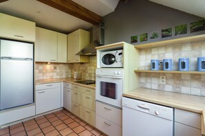 Microondas, horno y lavavajillas