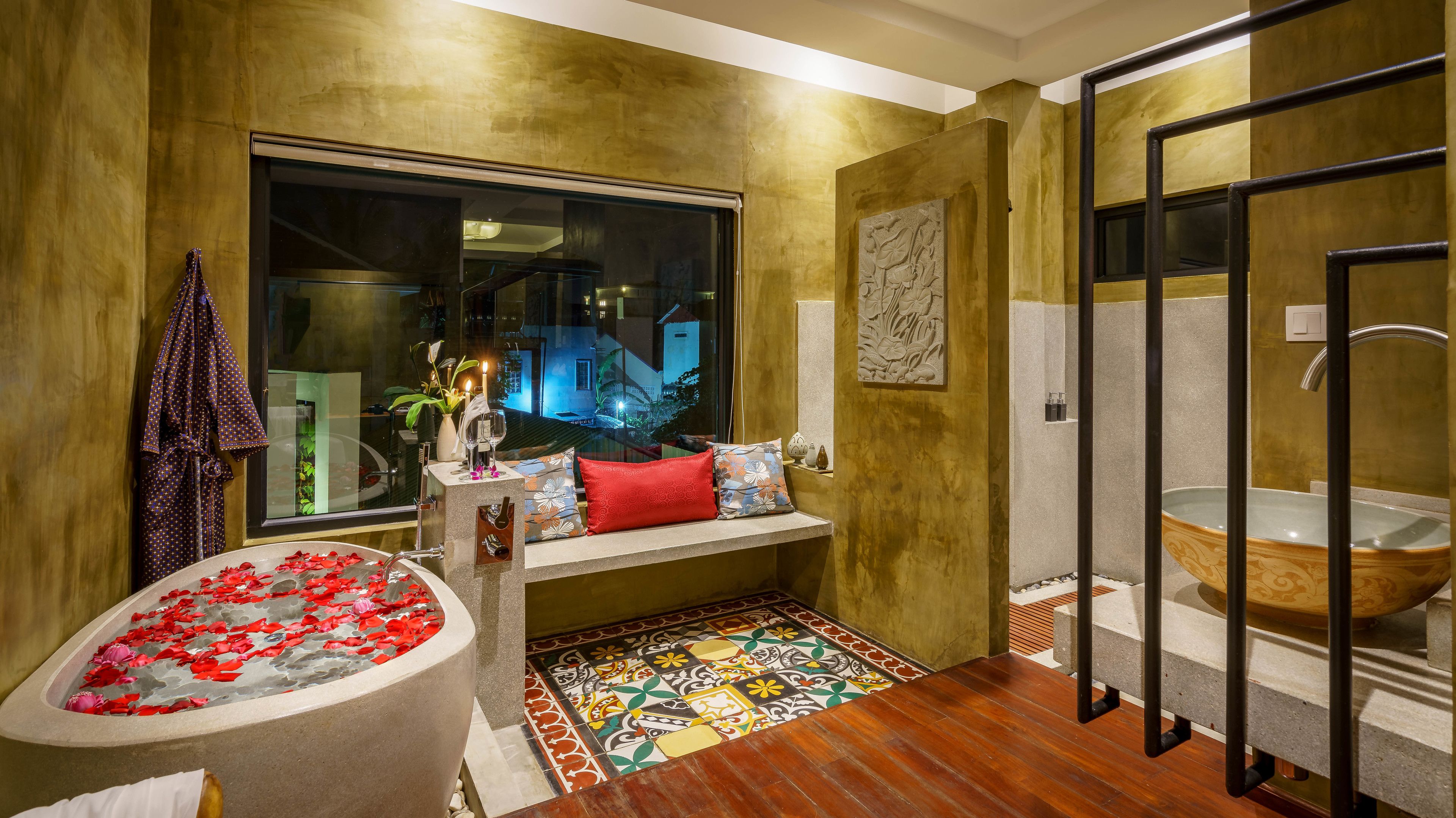 suite | bathroom | separate bathtub and shower, jetted bath, free toiletries, slippers