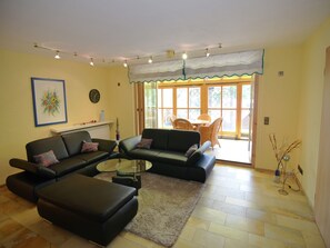 TV, fireplace, stereo - Apartment with private terrace in Prunn (Riedenburg Prunn)