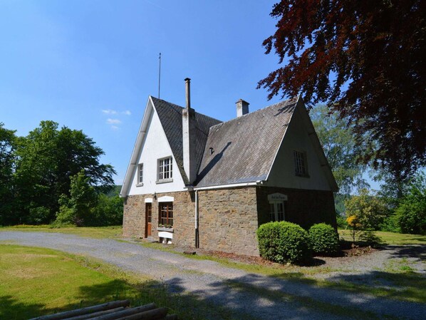 Exterior - A superb cottage in the middle of a natural park. (Werpin)