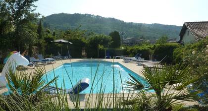 Idyllisches Ferienhaus in Courry mit Swimmingpool