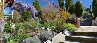 Courry Gem: Pool & Charm