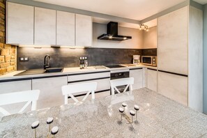 Fridge, microwave, oven, stovetop