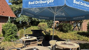 Outdoor dining - Holiday Home in Germany with Garden Terrace (Brakel-Bellersen)