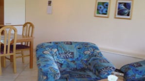 TV - Holiday Home in Germany with Garden Terrace (Brakel-Bellersen)