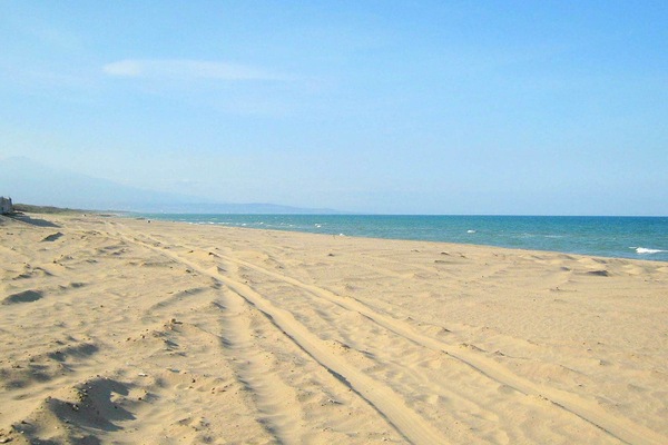Una spiaggia nelle vicinanze