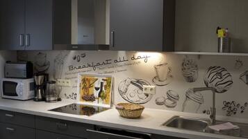 Mikrowelle, Ofen, Herdplatte, Geschirrspüler