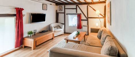 Televisión, reproductor de DVD, estéreo