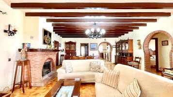TV, fireplace, DVD player, stereo