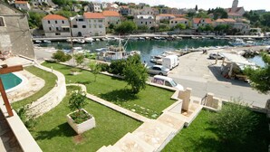 A marina with boats, a swimming pool, and a view of the town. - Villa in Sumartin near Beach & Private Pool (Sumartin)