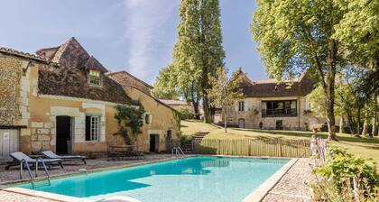 Mansion in Sourzac with Private Pool