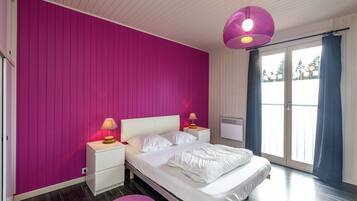 2 bedrooms, iron/ironing board, WiFi