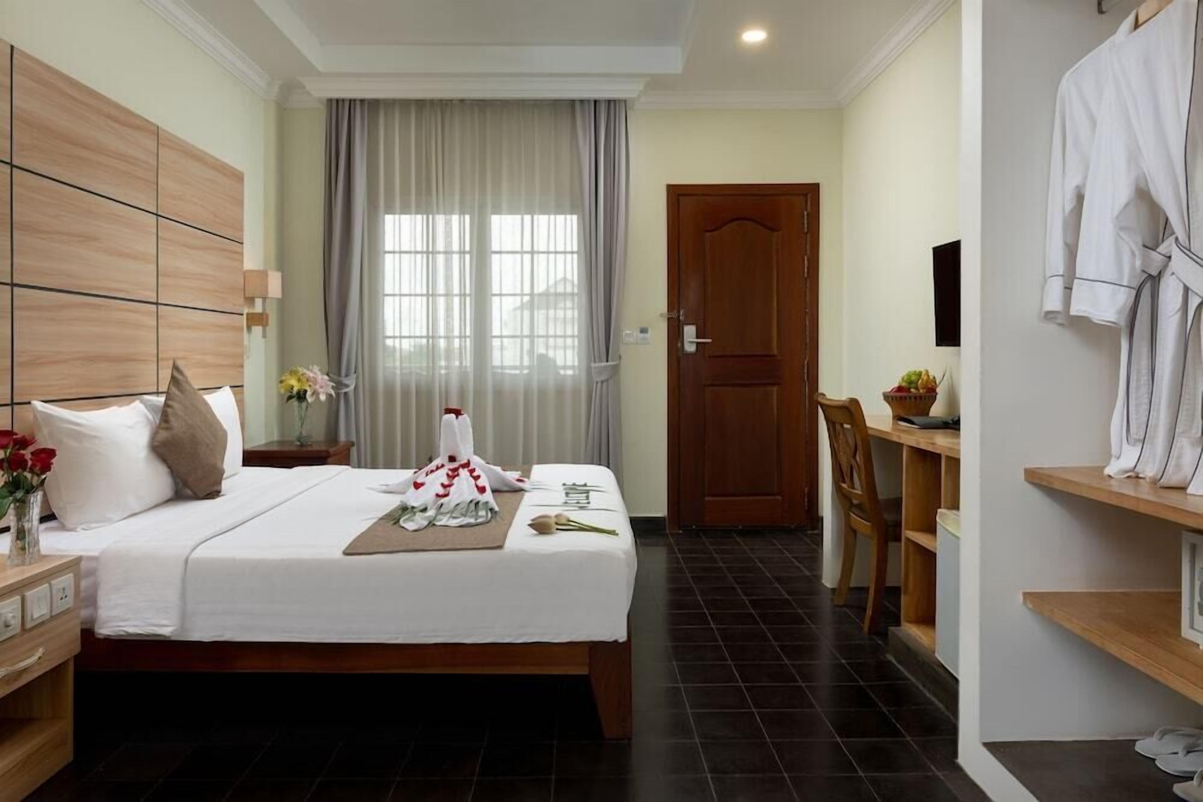 Hochwertige Bettwaren, Betten mit Memory-Foam-Matratzen, Minibar