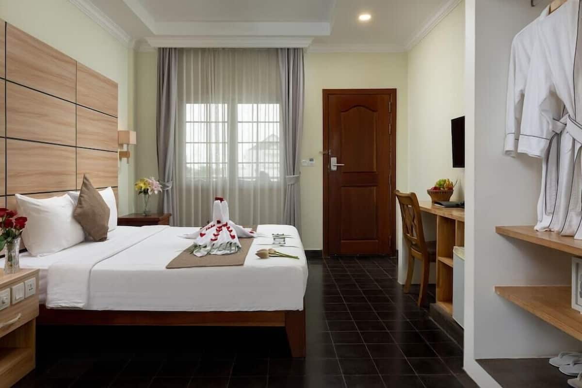 Hochwertige Bettwaren, Betten mit Memory-Foam-Matratzen, Minibar