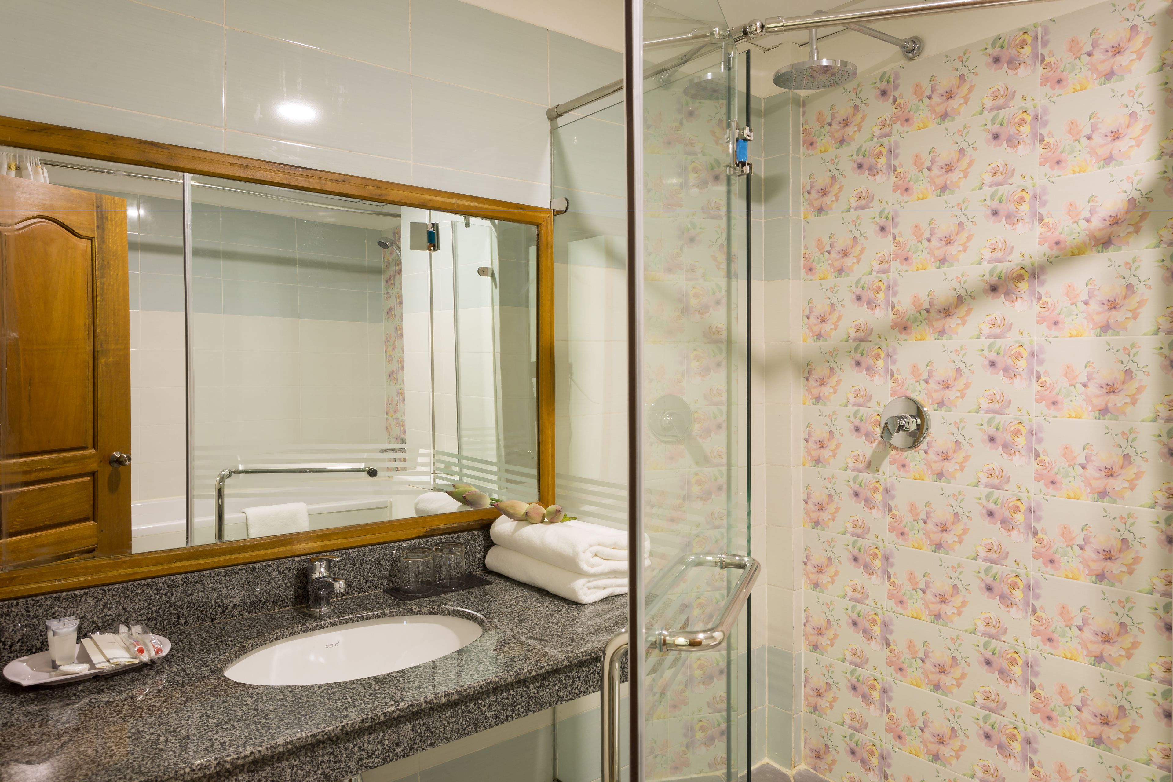 junior suite, balcony, poolside | bathroom | combined shower/bathtub, deep-soaking bathtub, free toiletries