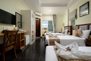 Deluxe-værelse til 3 personer - balkon - byudsigt | Premium-sengetøj, minibar, pengeskab på værelset, skrivebord