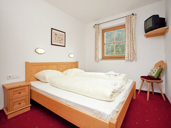 4 室のベッドルーム、インターネットアクセス (無料)