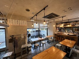 Se ofrece un desayuno bufé (1300 JPY por persona)