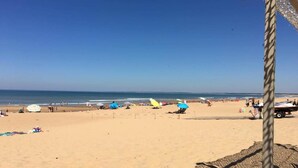 A beach with umbrellas and people. - Holiday Home Saint-Laurent Pool & Garden (St. Laurent de la Salle)