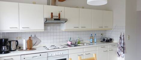 Frigorifero, microonde, forno, lavastoviglie