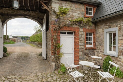 Ferme médiévale avec jardin privé