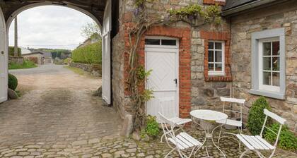 Ferme médiévale avec jardin privé