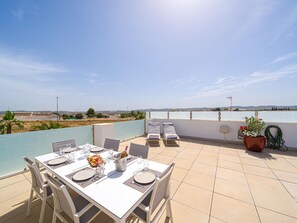 Outdoor dining - Stylish Villa with Lake Views (Torremendo)