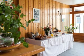 Holiday Park Facilities and Services  - Chalet Apartment by Lake Geneva, Evian (Bernex)