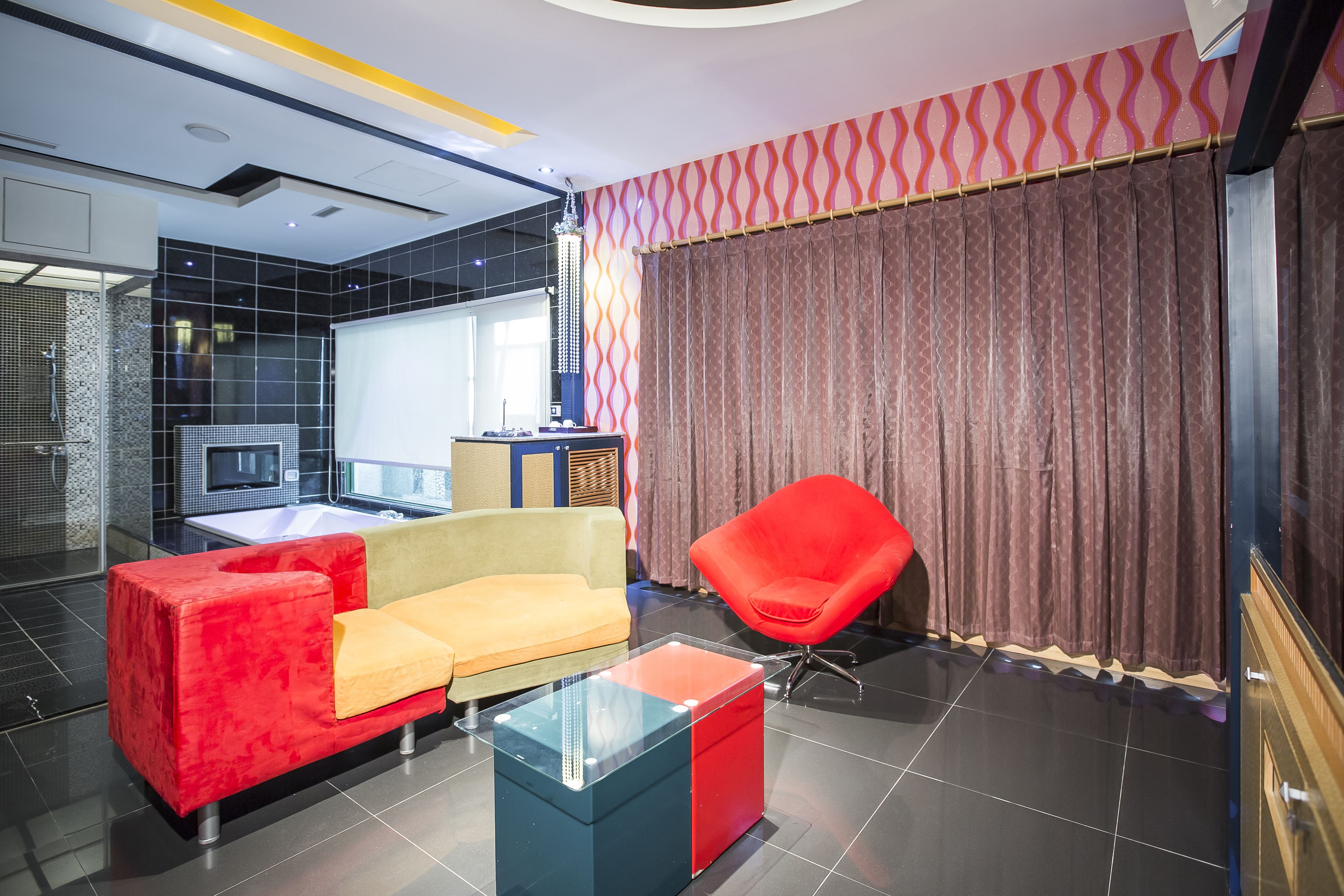 Elite Double Room, 1 King Bed, Jetted Tub | Premium bedding, down comforters, minibar, individually decorated