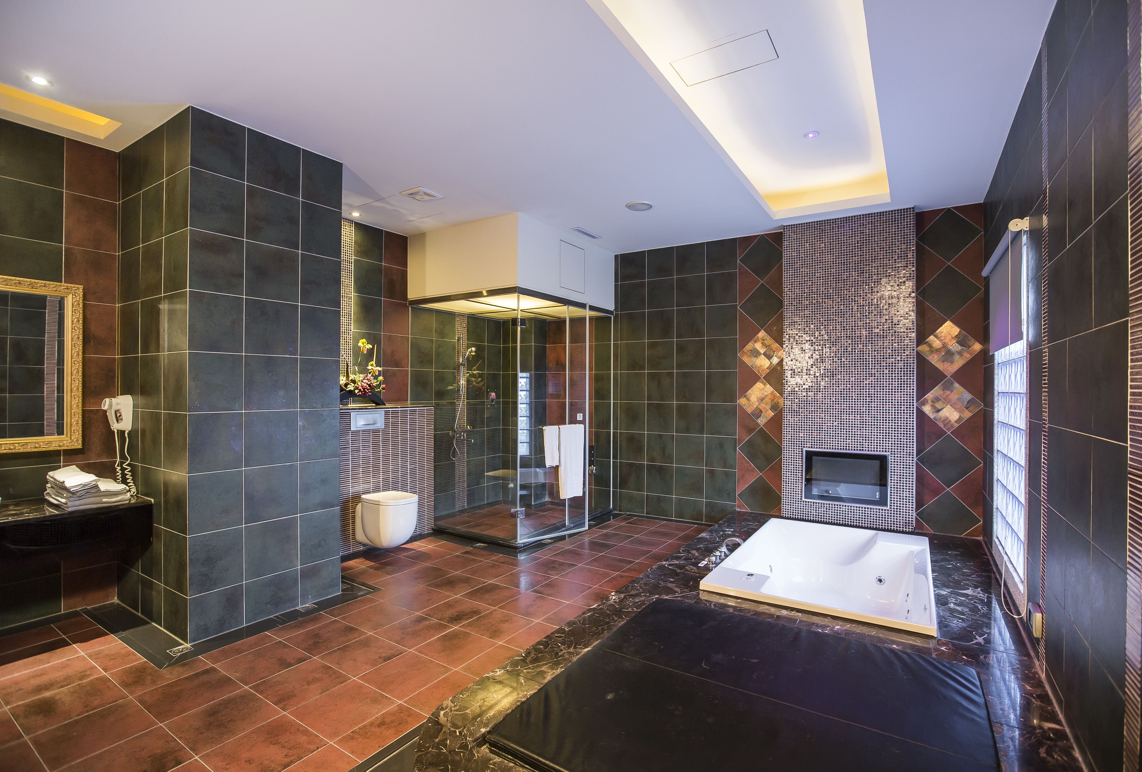 Bañera y ducha independientes, bañera de hidromasaje