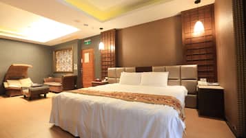Habitación exclusiva doble, 1 cama de matrimonio grande, bañera de hidromasaje | Ropa de cama de alta calidad, edredones de plumas, minibar