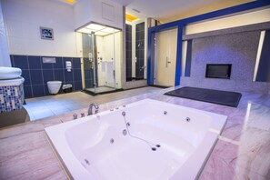 Premium bedding, down duvets, minibar, individually decorated - MoonArea Business Leisure Motel (Douliou)