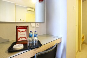 In-room safe, desk, free WiFi, bed sheets - Collection O Hotel Antara (Jakarta)