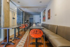 供應早餐、午餐、晚餐；印尼菜