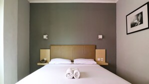 In-room safe, desk, free WiFi, bed sheets - Collection O Hotel Antara (Jakarta)