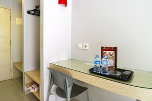 24-inch LCD TV with cable channels, TV - Collection O Hotel Antara (Jakarta)