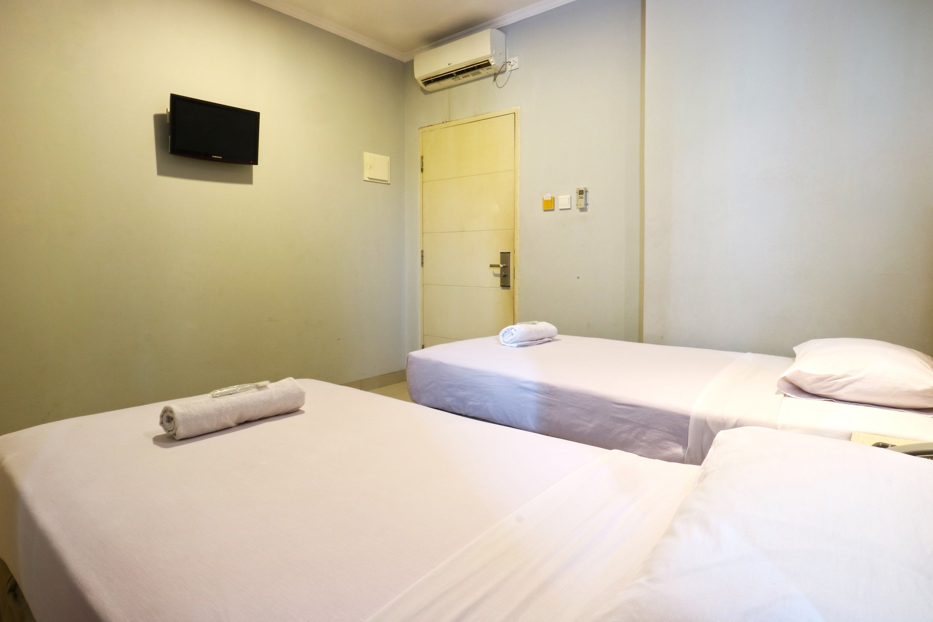 In-room safe, desk, free WiFi, bed sheets