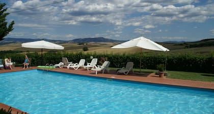 Ferienhaus in Orciatico mit Pool und Grill