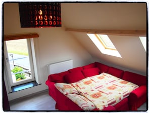 2 bedrooms, iron/ironing board, WiFi