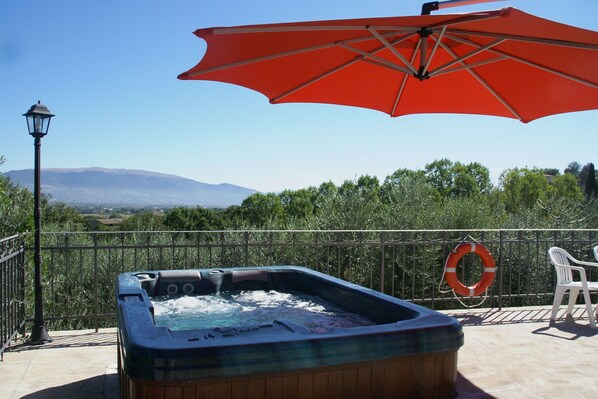 Terrace/patio - Holiday Home in Bettona with Pool & Near Assisi (Bettona (pg))