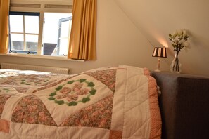 2 bedrooms, WiFi - Holiday Home in Schoorl with Fenced (Schoorl)