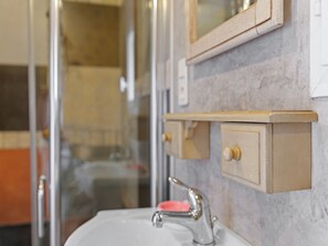 Douche, serviettes fournies