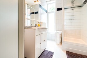 Badekar, hårtørrer