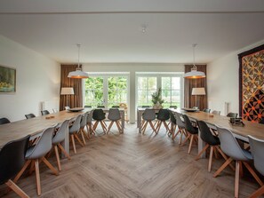 Meeting facility - Pet-Friendly Mansion (Swolgen)