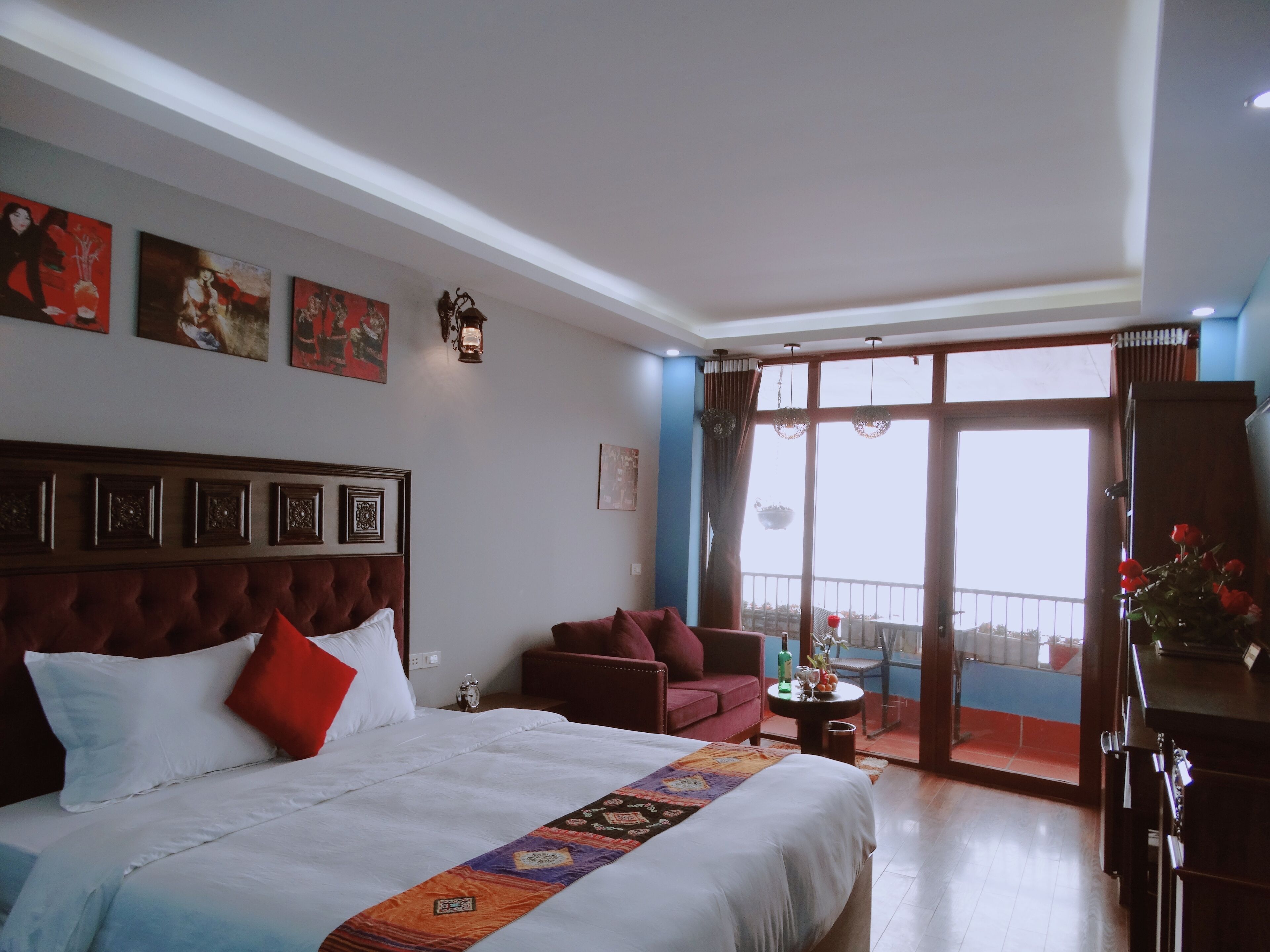 デスク、遮光カーテン、WiFi (無料)、ベッドシーツ