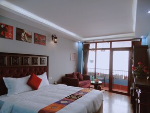 Desk, blackout drapes, free WiFi, bed sheets - Sapa Hills Hotel (Sa Pa)