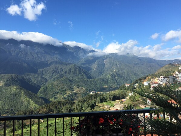 Mountain view - Sapa Hills Hotel (Sa Pa)