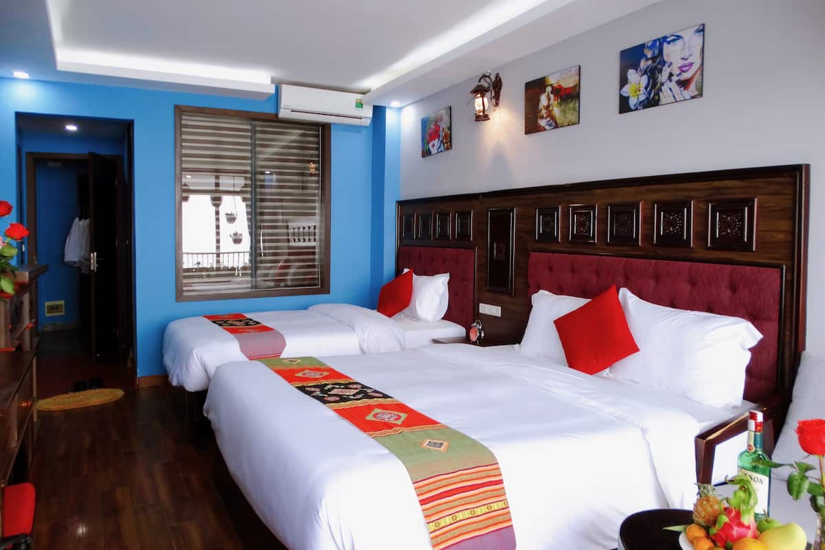 Desk, blackout curtains, free WiFi, bed sheets