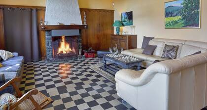 Geräumiges Ferienhaus mit eigenem Garten in Houyet