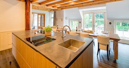 Spacious Farmhouse with Sauna, hottub